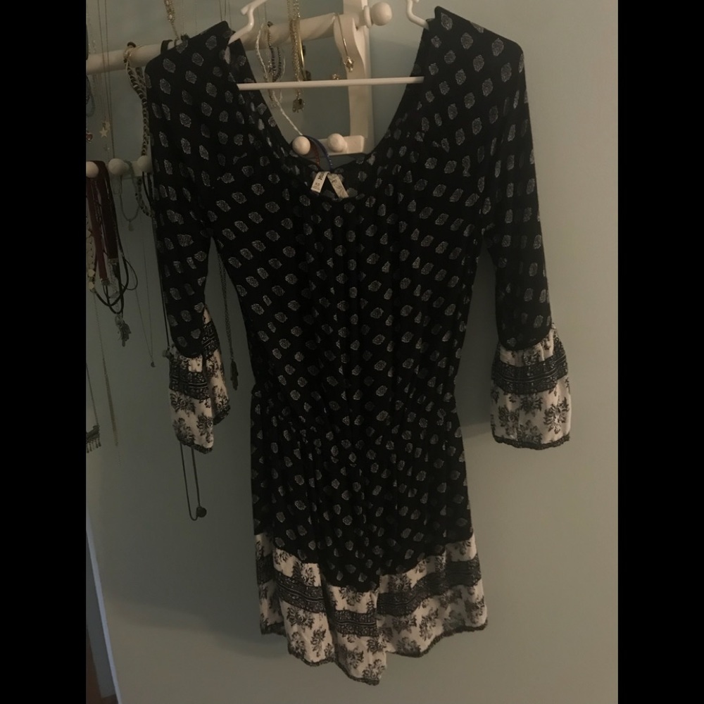 Bell-sleeve patterned Romper